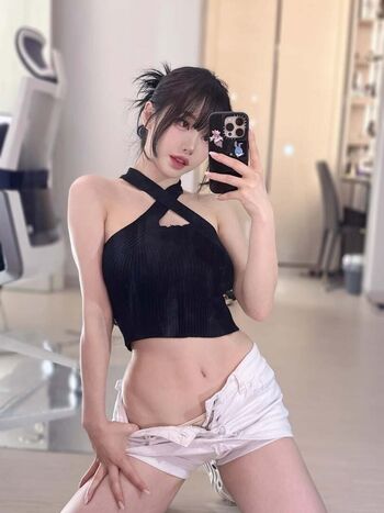 Full leaked Ssuzi private onlyfans photo