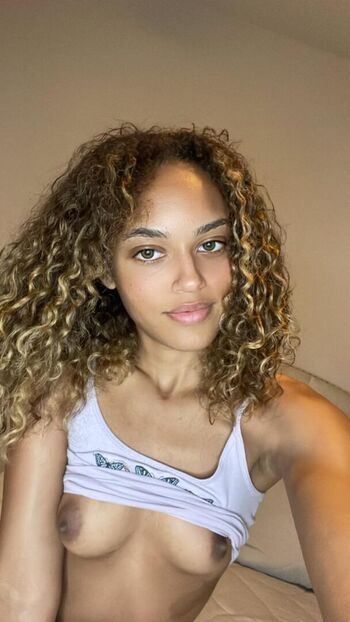 Full leaked Aamenahsaad private onlyfans photo