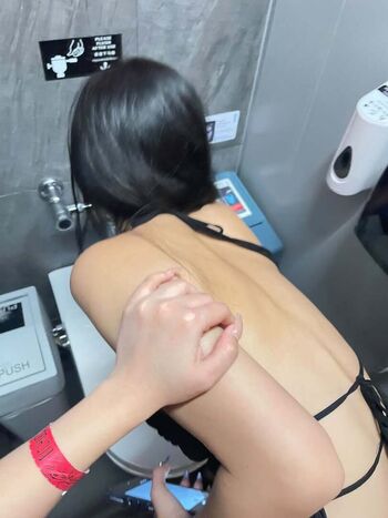 Full leaked Aaomhelloo page private onlyfans photo