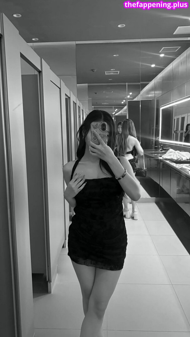 Saipetch B. / aaomhelloo Çıplak OnlyFans Fotoğrafı #102