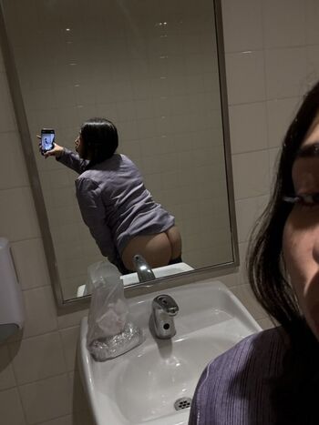 Full leaked Adriramirz private onlyfans photo