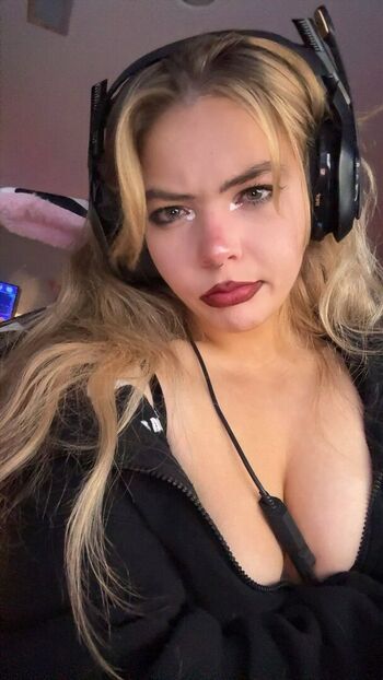 Full leaked Aiiygatorz private onlyfans photo