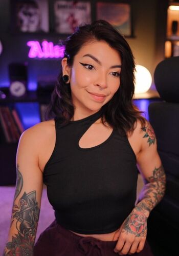AileenSenpaiReacts