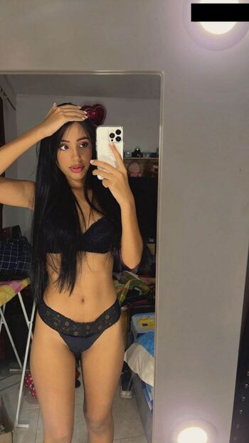 Full leaked Alejandralamalandra private onlyfans photo