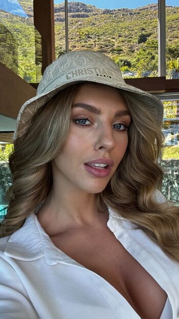 Full leaked Alexa breit  page private onlyfans photo