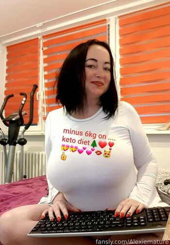 Full leaked Alexiemature private onlyfans photo
