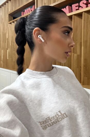 Full leaked Aleynaoezcan private onlyfans photo