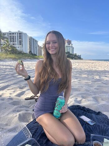 Full leaked Allieryderr private onlyfans photo