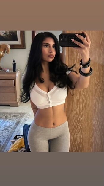 Full leaked Alondraquino private onlyfans photo