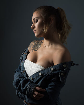 Full leaked Alyssa pallant private onlyfans photo