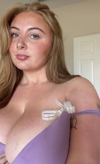 Full leaked Alyssaholmes private onlyfans photo