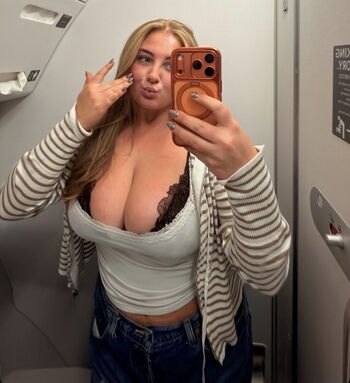 Full leaked Alyssaholmes private onlyfans photo