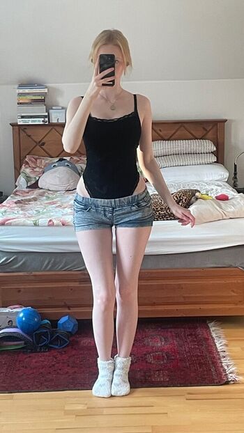 Full leaked Ameliamayl private onlyfans photo