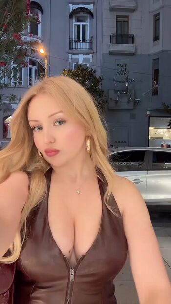 Full leaked Amine yavuz private onlyfans photo