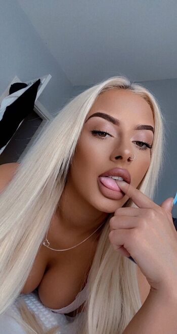 Full leaked Amyellerington private onlyfans photo