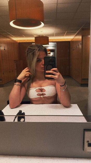 Full leaked Amyyxmcl private onlyfans photo