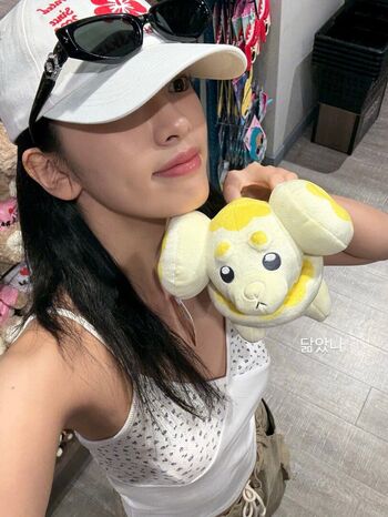 An Yujin 안유진 |