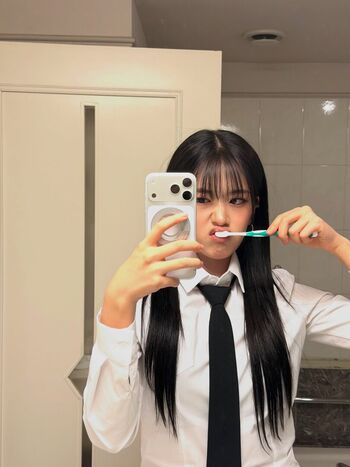 An Yujin 안유진 |