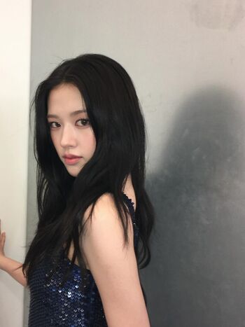 An Yujin 안유진 |