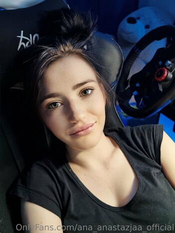 ana_anastazjaa_official