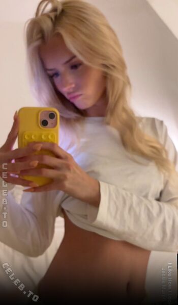 Full leaked Anialivo private onlyfans photo