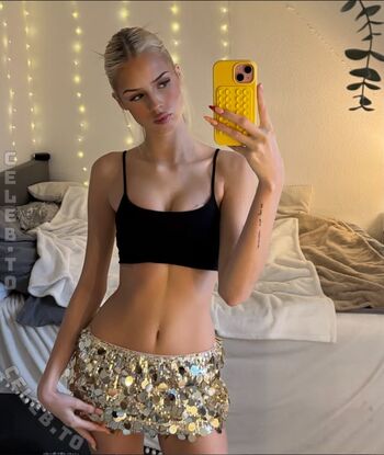 Full leaked Anialivo private onlyfans photo