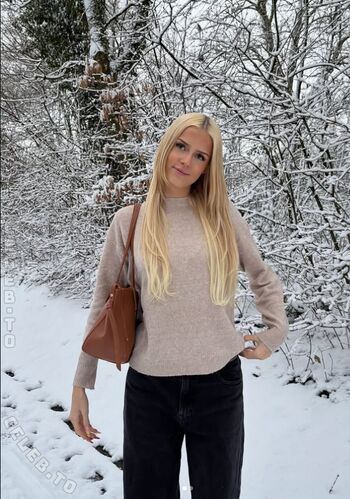 Full leaked Anialivo private onlyfans photo