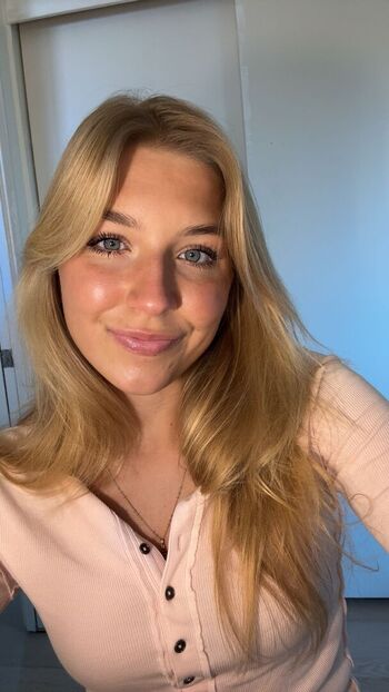 Full leaked Aniela leon page private onlyfans photo