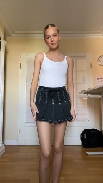 Full leaked Annaaaurelia private onlyfans photo