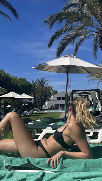 Full leaked Annaneubrt private onlyfans photo