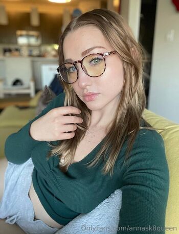 Full leaked Annaoswaldskqn private onlyfans photo