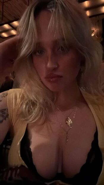 Full leaked Annasauvee private onlyfans photo