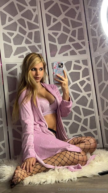 Full leaked Annirenee private onlyfans photo