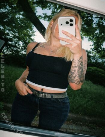 Full leaked Anny vans private onlyfans photo