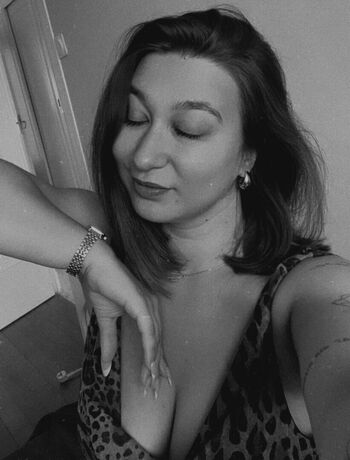 Full leaked Apoline perret private onlyfans photo