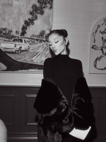 Full leaked Ariana grande page private onlyfans photo