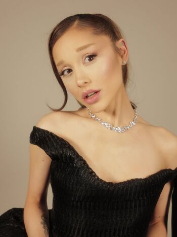 Full leaked Ariana grande page private onlyfans photo