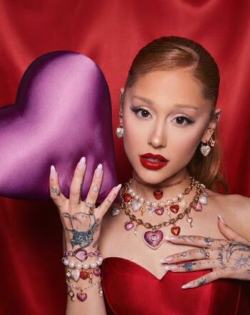 Full leaked Ariana grande page private onlyfans photo