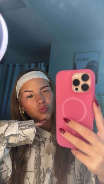 Full leaked Ariana white page private onlyfans photo