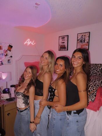 Full leaked Ariana white page private onlyfans photo