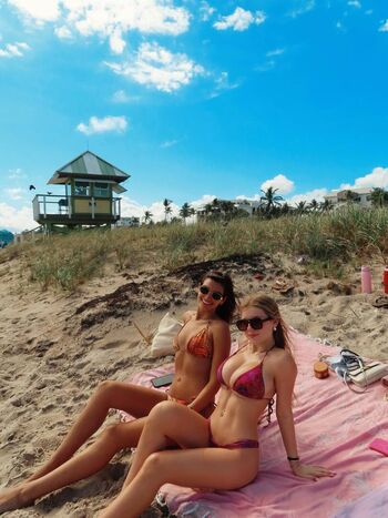 Full leaked Ariana white page private onlyfans photo