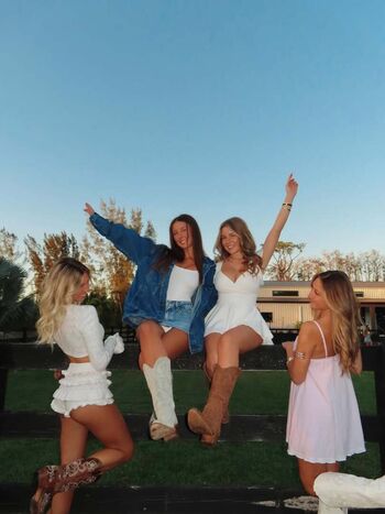 Full leaked Ariana white page private onlyfans photo