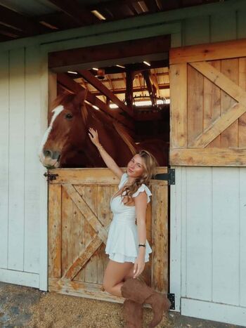 Full leaked Ariana white page private onlyfans photo