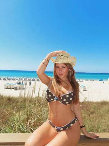 Full leaked Ariana white page private onlyfans photo