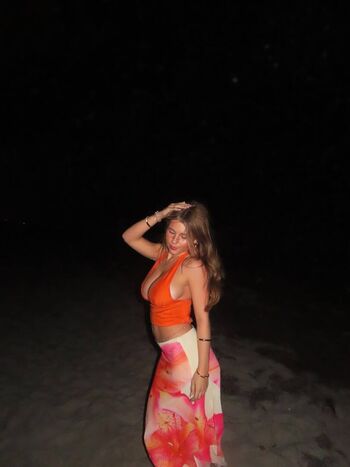 Full leaked Ariana white page private onlyfans photo