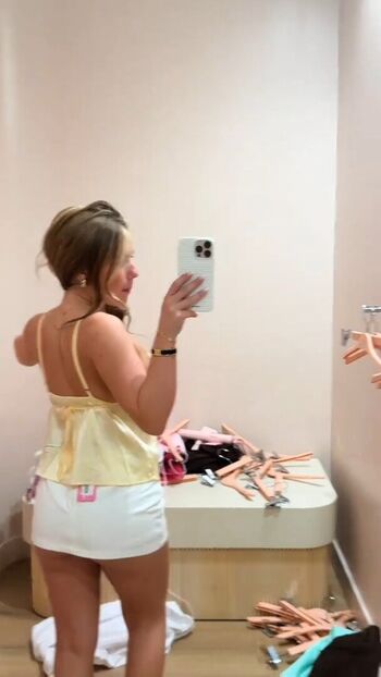 Full leaked Ariana white page private onlyfans photo