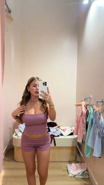 Full leaked Ariana white page private onlyfans photo