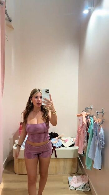 Full leaked Ariana white page private onlyfans photo