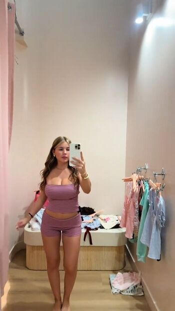 Full leaked Ariana white page private onlyfans photo