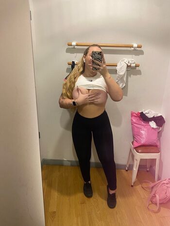 Full leaked Arinicookies private onlyfans photo